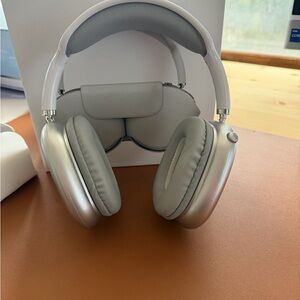 AirPod Max Silver Wireless Headphones